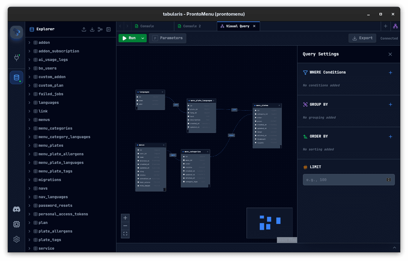 Costruzione visuale di una query con tabelle, relazioni e SQL generato.